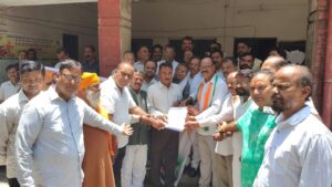 कांग्रेस कार्यकर्ताओं ने किया सिटी मजिस्ट्रेट कार्यालय पर प्रदर्शन  दलित युवक की हत्या के दोषियों को कड़ी सजा दिलाने की मांग