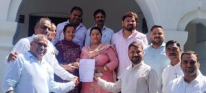 पार्षदों ने दिया मेयर किरण जैसल को ज्ञापन