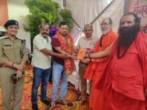श्रीमहंत डा.रविंद्रपुरी ने किया एलएलएम की डिग्री प्राप्त करने पर सम्मानित