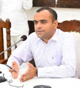आंधी-तूफान एवं ओलावृष्टि से नुकसान को लेकर जिलाधिकारी मयूर दीक्षित ने दिए निर्देश