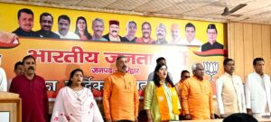 पार्टी की सहप्रभारी बनी सांसद बांसुरी स्वराज ने कार्यकत्ताओं संग की बैठक